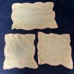 VTG Doily Set